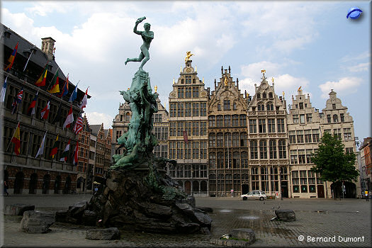 Antwerpen : la fontaine Brabo sur la Grand-Place