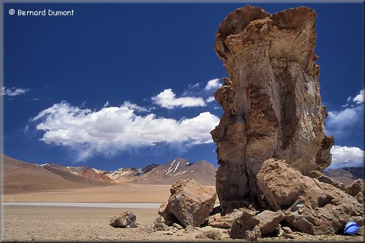 Huge rocks in the desert ("Dali valley")