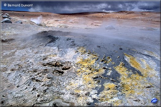 Fumaroles and boiling mud