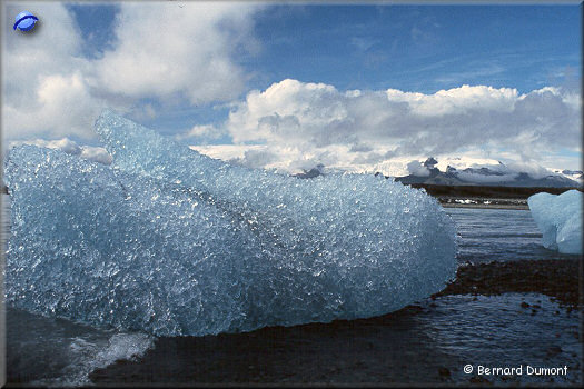 Jökulsárlón, ice blocks on the beach