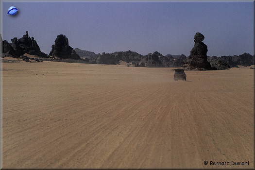 Across the Messak Mellett mountains