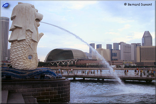 Singapore : the Merlion statue (8.60 m high)