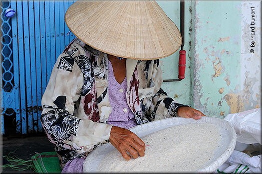 Mekong Delta, Sa Đéc, removal of rice impurities